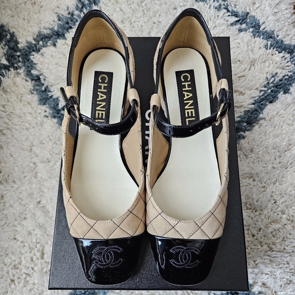 Chanel kidskin quilted patent cap Mary Jane's in beige and black - Picture 4 of 16